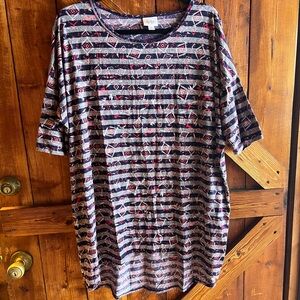 LuLaRoe Purple and Pink Geometric Short Sleeve Top